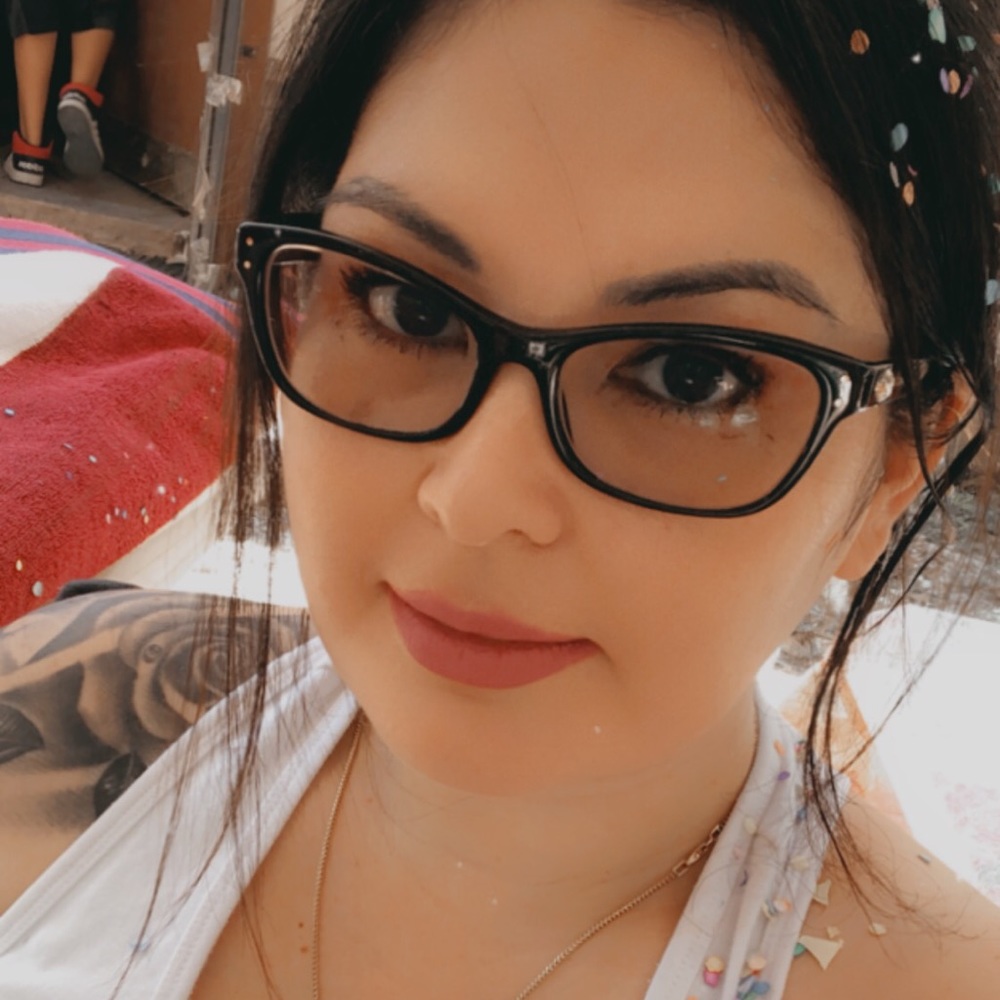 Meet your Posher, Denise